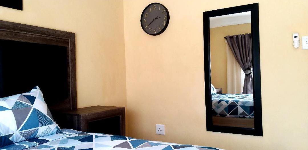 Tshukudu E Ntsho Bed and Breakfast Mogwase Eksteriør billede