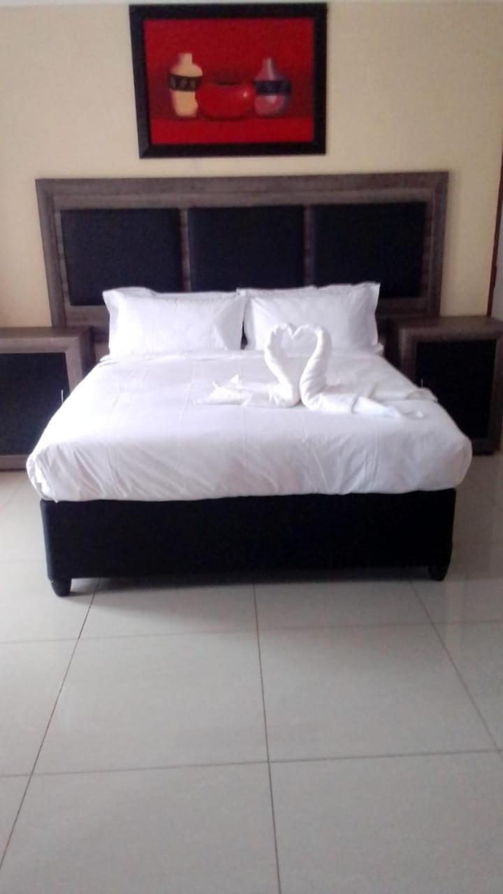 Tshukudu E Ntsho Bed and Breakfast Mogwase Eksteriør billede